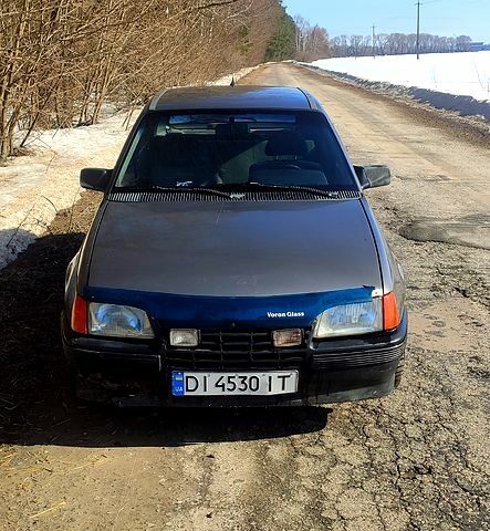 Сірий Опель Кадет, об'ємом двигуна 1.3 л та пробігом 150 тис. км за 900 $, фото 1 на Automoto.ua