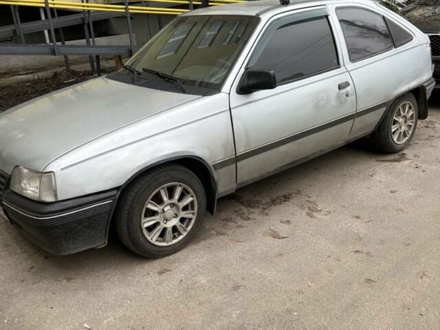 Серый Опель Кадет, объемом двигателя 1.3 л и пробегом 250 тыс. км за 1183 $, фото 1 на Automoto.ua