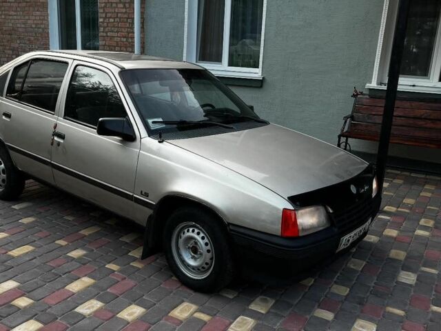 Серый Опель Кадет, объемом двигателя 1.4 л и пробегом 198 тыс. км за 799 $, фото 1 на Automoto.ua