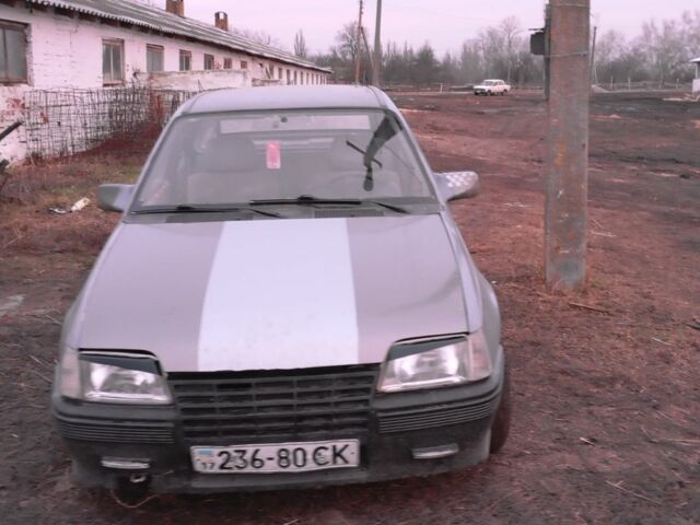 Серый Опель Кадет, объемом двигателя 1.3 л и пробегом 877 тыс. км за 476 $, фото 1 на Automoto.ua