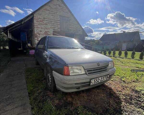 Серый Опель Кадет, объемом двигателя 1.6 л и пробегом 240 тыс. км за 1000 $, фото 1 на Automoto.ua