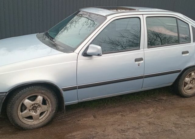 Серый Опель Кадет, объемом двигателя 1.4 л и пробегом 400 тыс. км за 1100 $, фото 1 на Automoto.ua