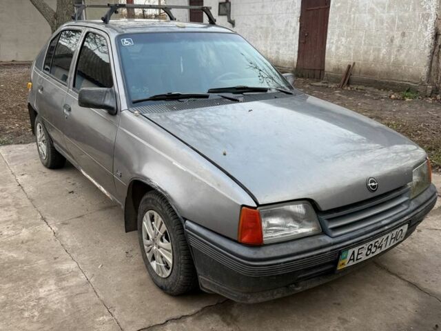 Серый Опель Кадет, объемом двигателя 1.4 л и пробегом 190 тыс. км за 881 $, фото 1 на Automoto.ua