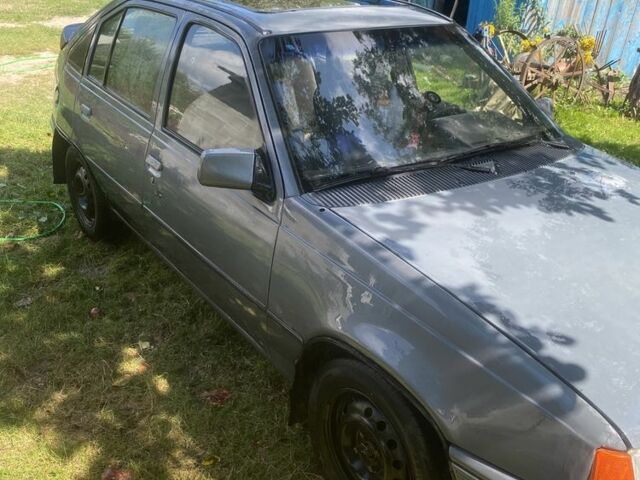 Сірий Опель Кадет, об'ємом двигуна 1.4 л та пробігом 30 тис. км за 750 $, фото 1 на Automoto.ua