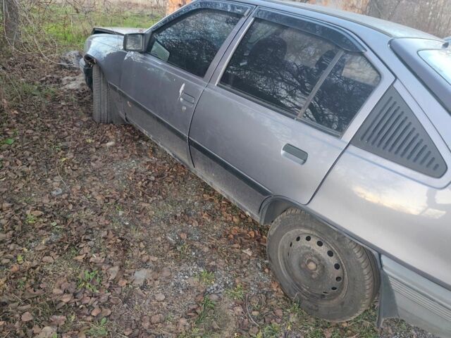 Серый Опель Кадет, объемом двигателя 1.6 л и пробегом 300 тыс. км за 400 $, фото 1 на Automoto.ua