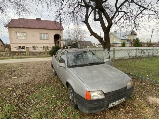 Серый Опель Кадет, объемом двигателя 1.3 л и пробегом 320 тыс. км за 650 $, фото 1 на Automoto.ua