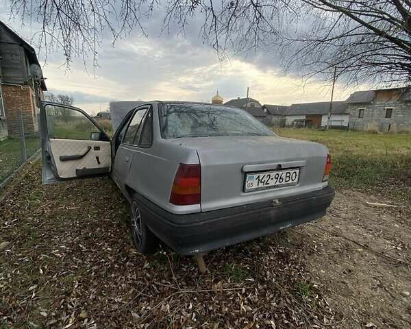Серый Опель Кадет, объемом двигателя 1.3 л и пробегом 320 тыс. км за 650 $, фото 1 на Automoto.ua
