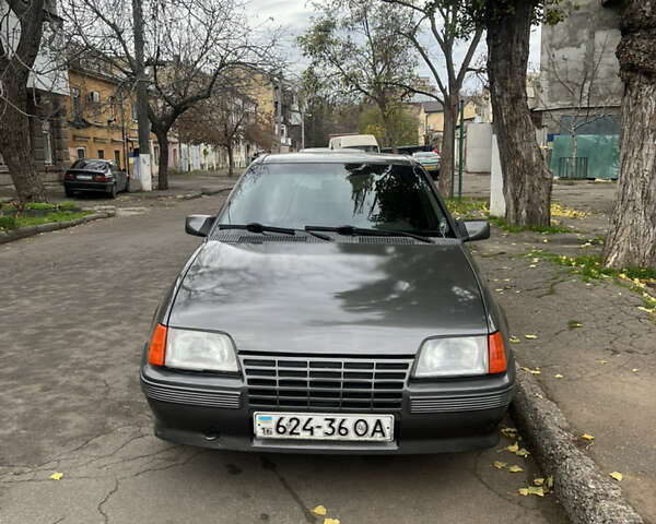 Серый Опель Кадет, объемом двигателя 0 л и пробегом 522 тыс. км за 2000 $, фото 1 на Automoto.ua