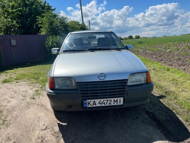 Сірий Опель Кадет, об'ємом двигуна 1.3 л та пробігом 77 тис. км за 1500 $, фото 1 на Automoto.ua