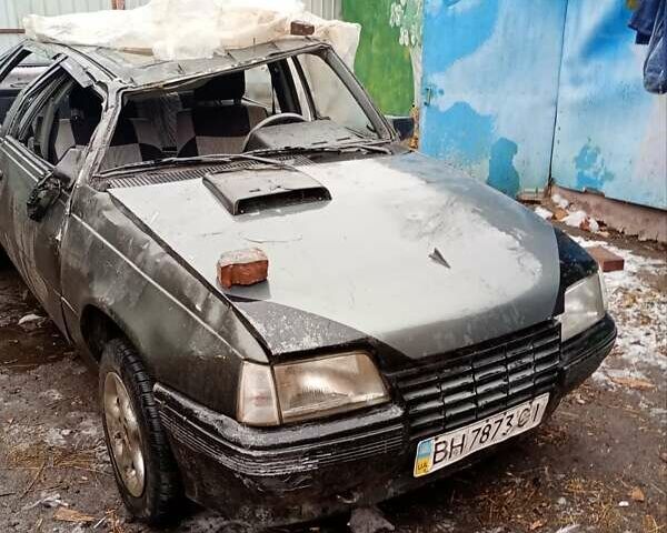 Серый Опель Кадет, объемом двигателя 1.6 л и пробегом 100 тыс. км за 400 $, фото 1 на Automoto.ua