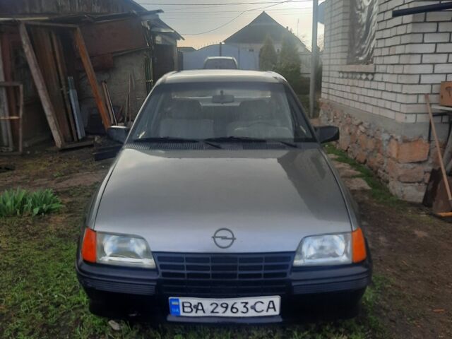 Сірий Опель Кадет, об'ємом двигуна 1.3 л та пробігом 1000 тис. км за 500 $, фото 1 на Automoto.ua