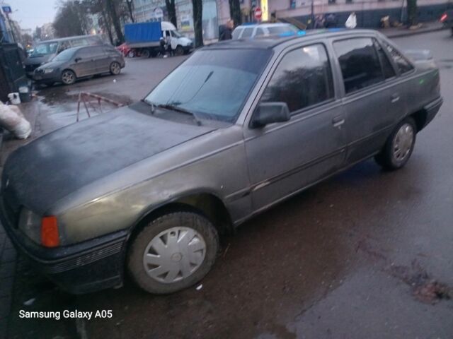 Серый Опель Кадет, объемом двигателя 1 л и пробегом 169 тыс. км за 710 $, фото 1 на Automoto.ua