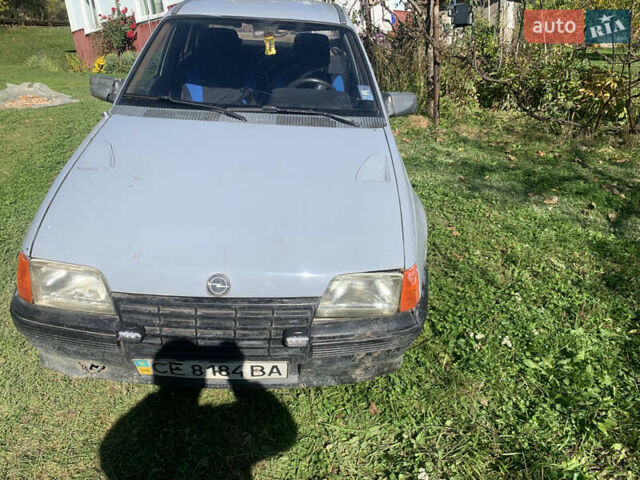 Серый Опель Кадет, объемом двигателя 1.3 л и пробегом 300 тыс. км за 1100 $, фото 1 на Automoto.ua