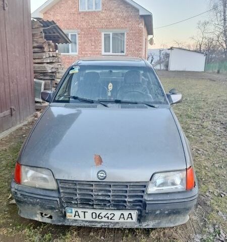 Сірий Опель Кадет, об'ємом двигуна 1.3 л та пробігом 79 тис. км за 500 $, фото 1 на Automoto.ua