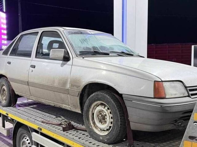 Серый Опель Кадет, объемом двигателя 0 л и пробегом 100 тыс. км за 400 $, фото 1 на Automoto.ua