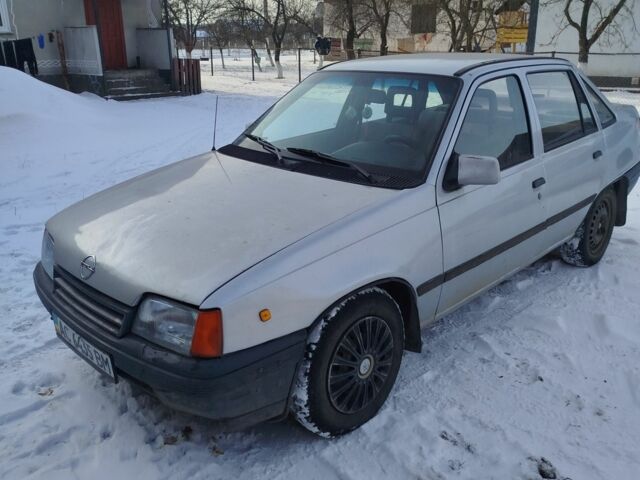 Сірий Опель Кадет, об'ємом двигуна 1.8 л та пробігом 65 тис. км за 1200 $, фото 1 на Automoto.ua