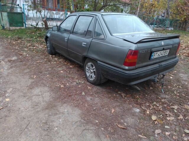 Сірий Опель Кадет, об'ємом двигуна 1.3 л та пробігом 420 тис. км за 951 $, фото 1 на Automoto.ua