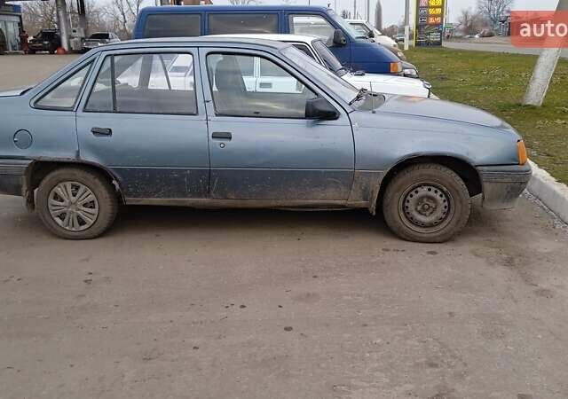 Сірий Опель Кадет, об'ємом двигуна 0 л та пробігом 100 тис. км за 700 $, фото 1 на Automoto.ua