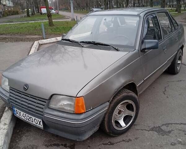 Серый Опель Кадет, объемом двигателя 1.3 л и пробегом 320 тыс. км за 950 $, фото 1 на Automoto.ua