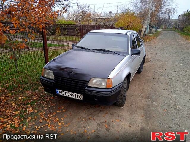 Серый Опель Кадет, объемом двигателя 1.6 л и пробегом 0 тыс. км за 1100 $, фото 1 на Automoto.ua