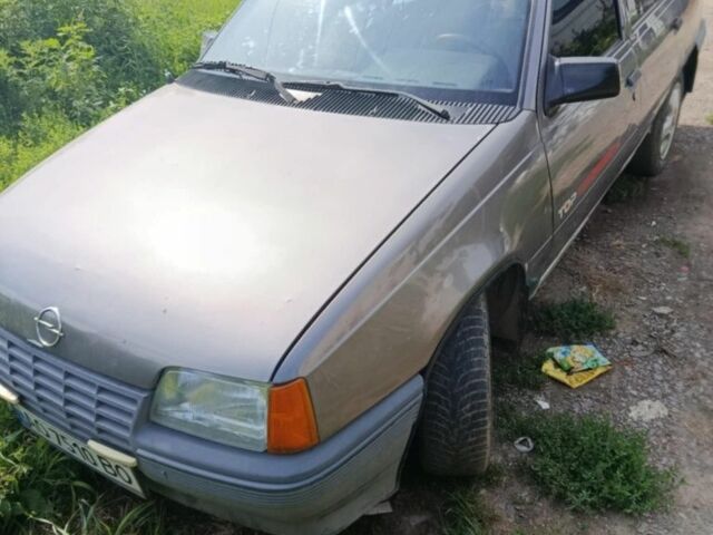 Серый Опель Кадет, объемом двигателя 1.3 л и пробегом 150 тыс. км за 600 $, фото 1 на Automoto.ua