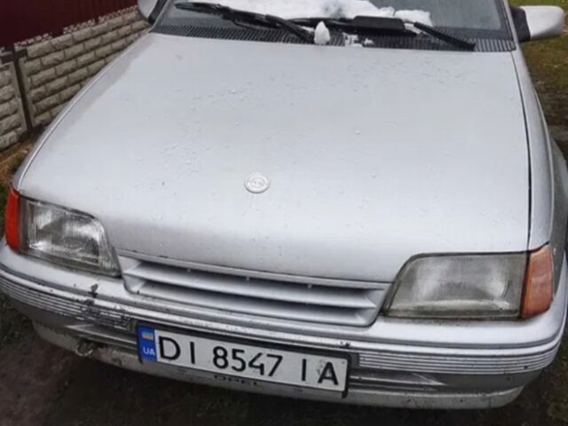 Серый Опель Кадет, объемом двигателя 1.8 л и пробегом 500 тыс. км за 500 $, фото 1 на Automoto.ua
