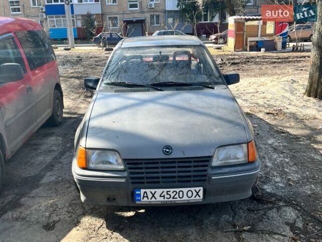 Сірий Опель Кадет, об'ємом двигуна 1.3 л та пробігом 38 тис. км за 1000 $, фото 1 на Automoto.ua