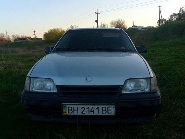 Серый Опель Кадет, объемом двигателя 14 л и пробегом 64 тыс. км за 1200 $, фото 1 на Automoto.ua