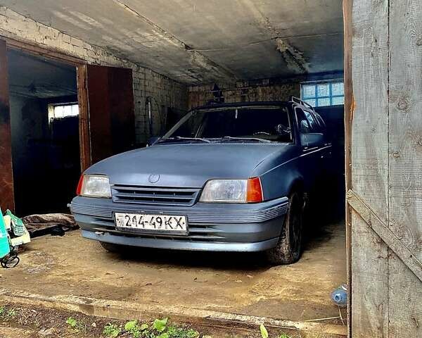 Серый Опель Кадет, объемом двигателя 1.6 л и пробегом 200 тыс. км за 519 $, фото 1 на Automoto.ua