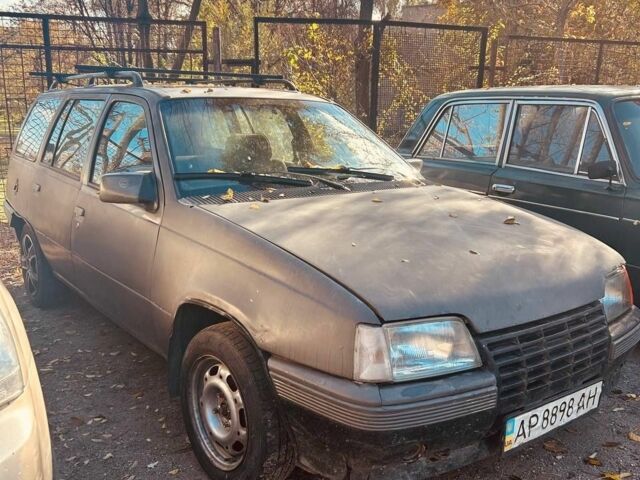 Серый Опель Кадет, объемом двигателя 1.3 л и пробегом 250 тыс. км за 430 $, фото 1 на Automoto.ua