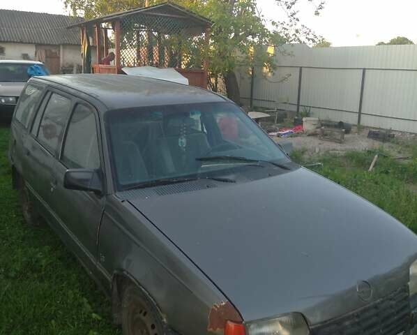 Сірий Опель Кадет, об'ємом двигуна 1.6 л та пробігом 300 тис. км за 800 $, фото 1 на Automoto.ua