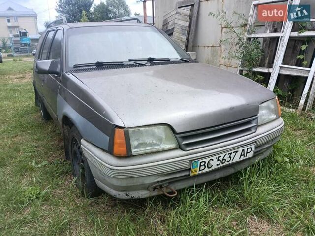 Сірий Опель Кадет, об'ємом двигуна 1.6 л та пробігом 205 тис. км за 800 $, фото 1 на Automoto.ua