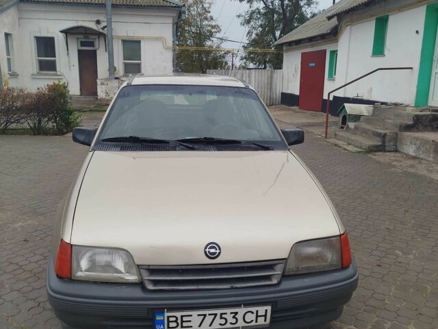 Серый Опель Кадет, объемом двигателя 1.6 л и пробегом 386 тыс. км за 950 $, фото 1 на Automoto.ua