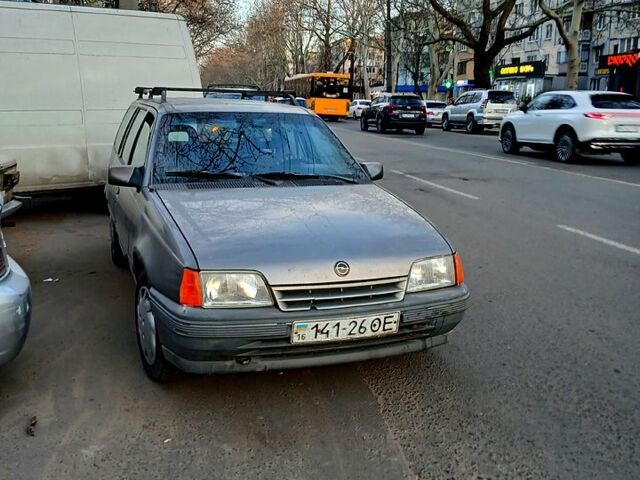 Сірий Опель Кадет, об'ємом двигуна 1.4 л та пробігом 3 тис. км за 1350 $, фото 1 на Automoto.ua