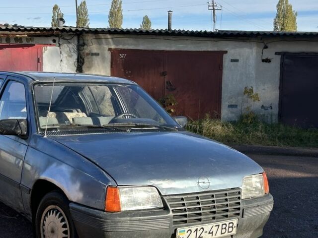 Серый Опель Кадет, объемом двигателя 1.3 л и пробегом 100 тыс. км за 345 $, фото 1 на Automoto.ua