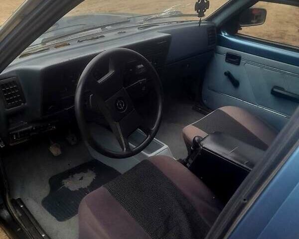 Синій Опель Кадет, об'ємом двигуна 1.4 л та пробігом 256 тис. км за 480 $, фото 1 на Automoto.ua