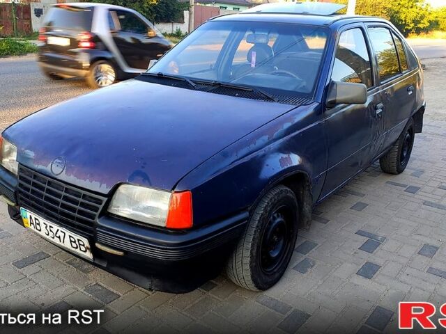Синий Опель Кадет, объемом двигателя 1.3 л и пробегом 100 тыс. км за 650 $, фото 1 на Automoto.ua