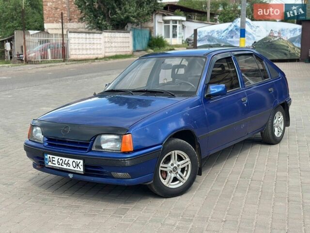 Синий Опель Кадет, объемом двигателя 1.6 л и пробегом 585 тыс. км за 1250 $, фото 1 на Automoto.ua