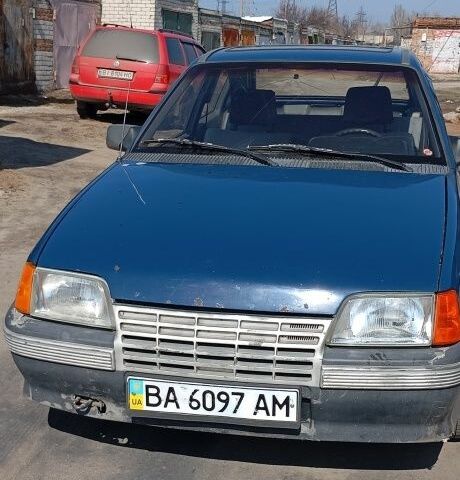 Синий Опель Кадет, объемом двигателя 0 л и пробегом 777 тыс. км за 600 $, фото 1 на Automoto.ua