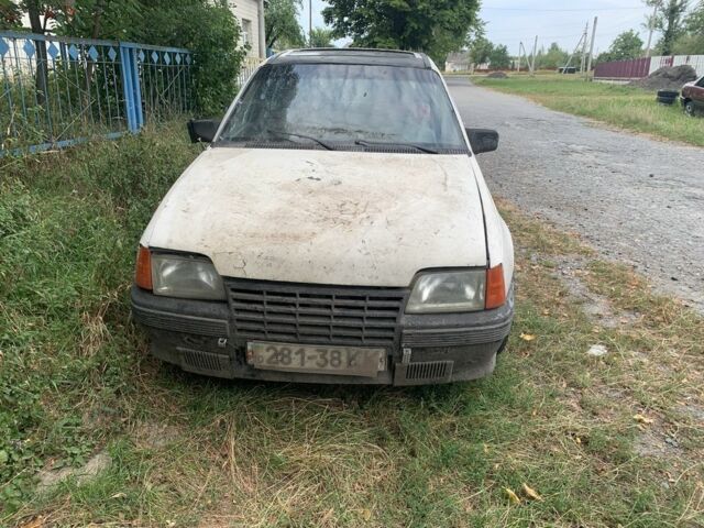Синий Опель Кадет, объемом двигателя 1.3 л и пробегом 250 тыс. км за 600 $, фото 1 на Automoto.ua