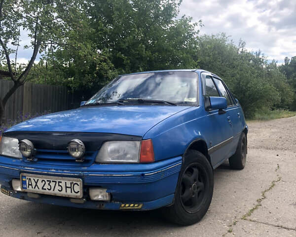 Синий Опель Кадет, объемом двигателя 1.6 л и пробегом 350 тыс. км за 1100 $, фото 1 на Automoto.ua