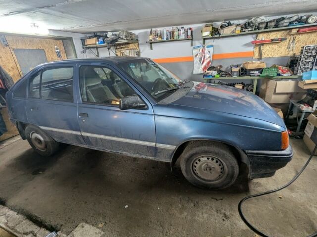 Синий Опель Кадет, объемом двигателя 1.6 л и пробегом 2 тыс. км за 500 $, фото 1 на Automoto.ua