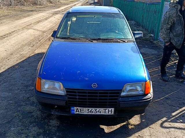 Синій Опель Кадет, об'ємом двигуна 1.3 л та пробігом 82 тис. км за 500 $, фото 1 на Automoto.ua