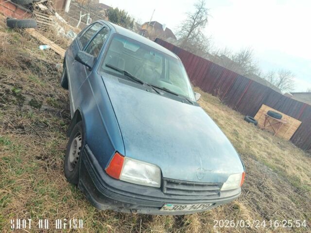 Синий Опель Кадет, объемом двигателя 1.6 л и пробегом 444 тыс. км за 500 $, фото 1 на Automoto.ua