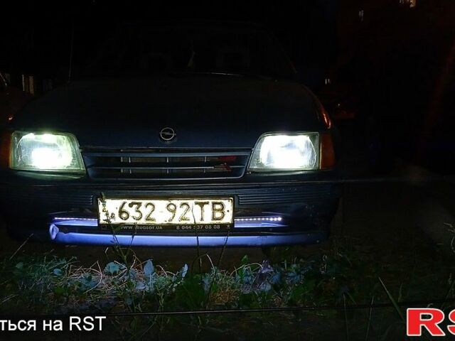 Синий Опель Кадет, объемом двигателя 1.4 л и пробегом 253 тыс. км за 1350 $, фото 1 на Automoto.ua