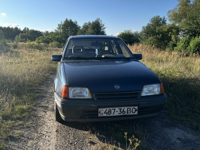 Синий Опель Кадет, объемом двигателя 1.4 л и пробегом 400 тыс. км за 752 $, фото 1 на Automoto.ua