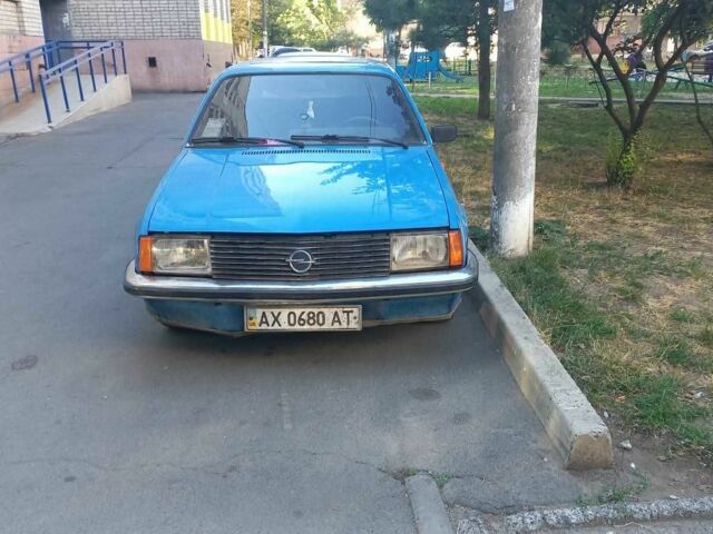 Синий Опель Кадет, объемом двигателя 2 л и пробегом 180 тыс. км за 852 $, фото 1 на Automoto.ua