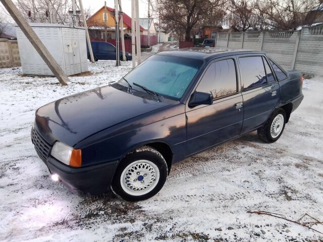 Синій Опель Кадет, об'ємом двигуна 1.6 л та пробігом 100 тис. км за 650 $, фото 1 на Automoto.ua