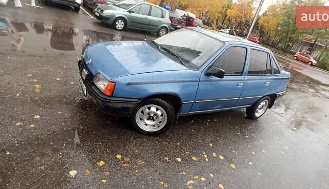 Синий Опель Кадет, объемом двигателя 1.35 л и пробегом 196 тыс. км за 850 $, фото 1 на Automoto.ua