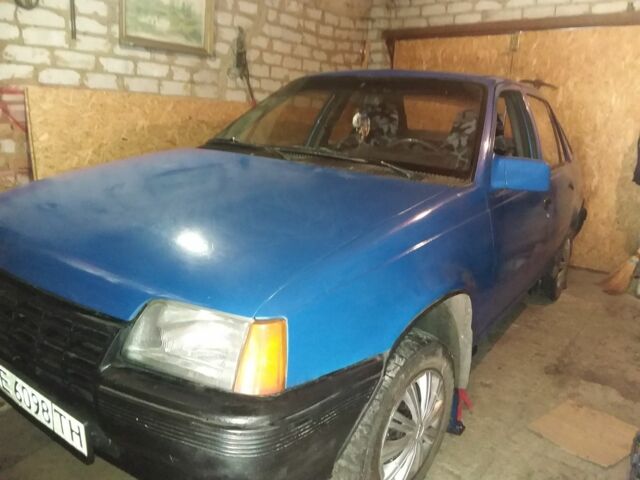 Синий Опель Кадет, объемом двигателя 1.3 л и пробегом 320 тыс. км за 284 $, фото 1 на Automoto.ua